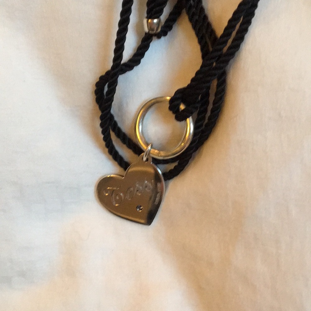 silver necklace can be worn as a choker or long.